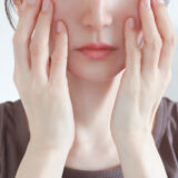 噛みしめ癖が“老け顔”を作る？咬筋をゆるめるだけで変わる！