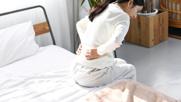 朝だけ腰が痛いのはなぜ？