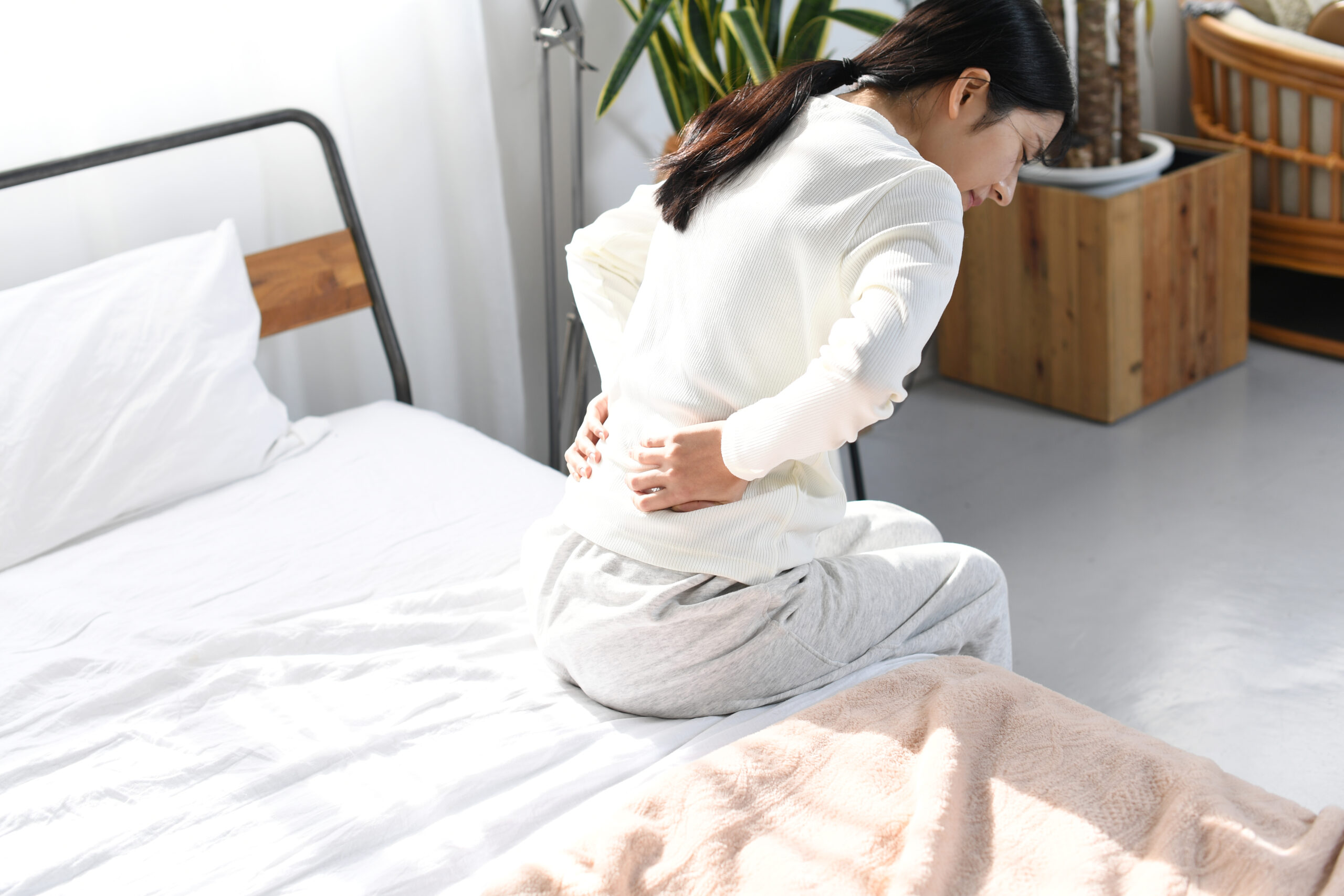 朝だけ腰が痛いのはなぜ?