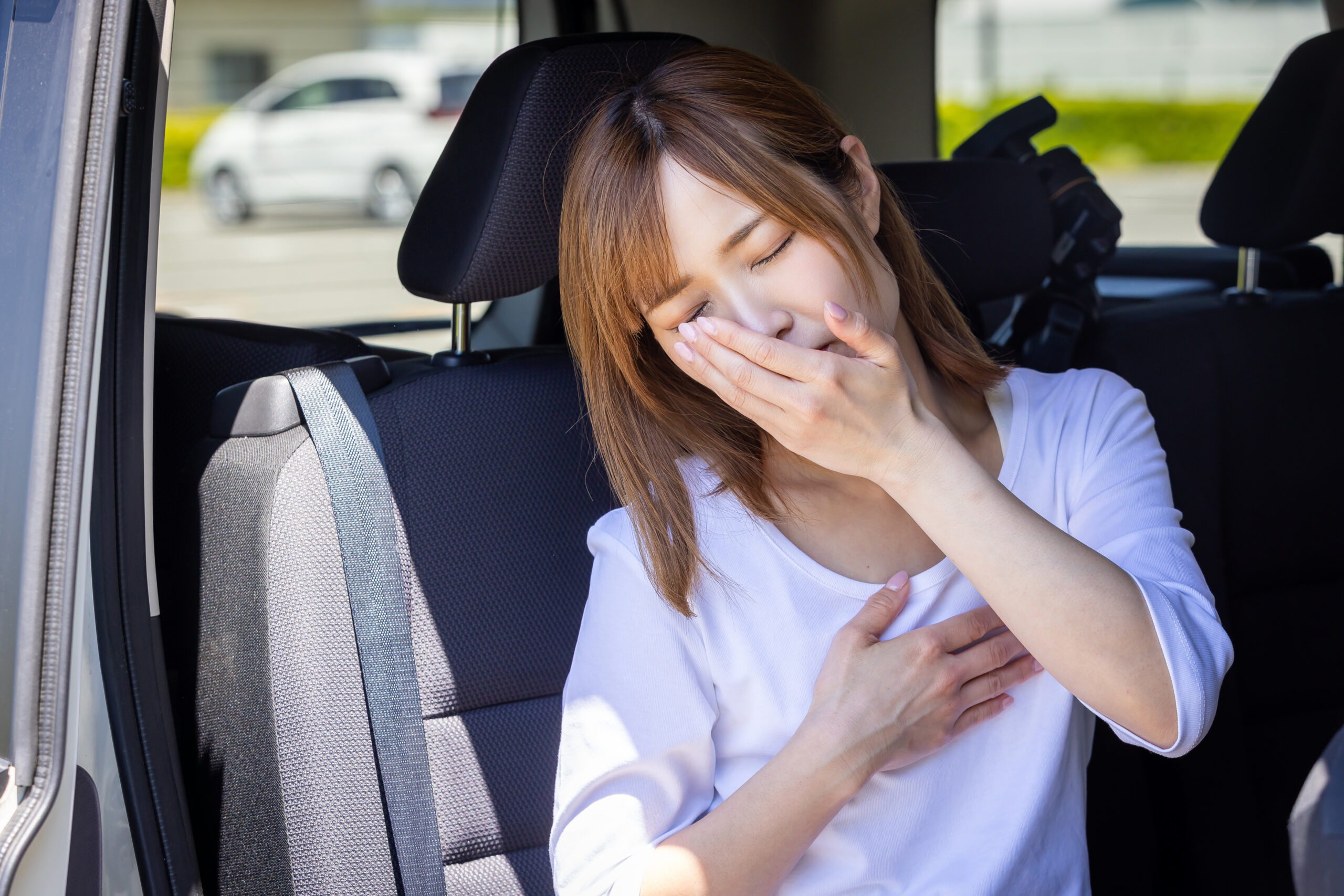 長距離ドライブがつらい…車酔いを和らげるツボ